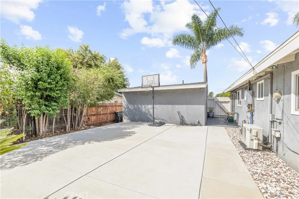 950 Forestdale