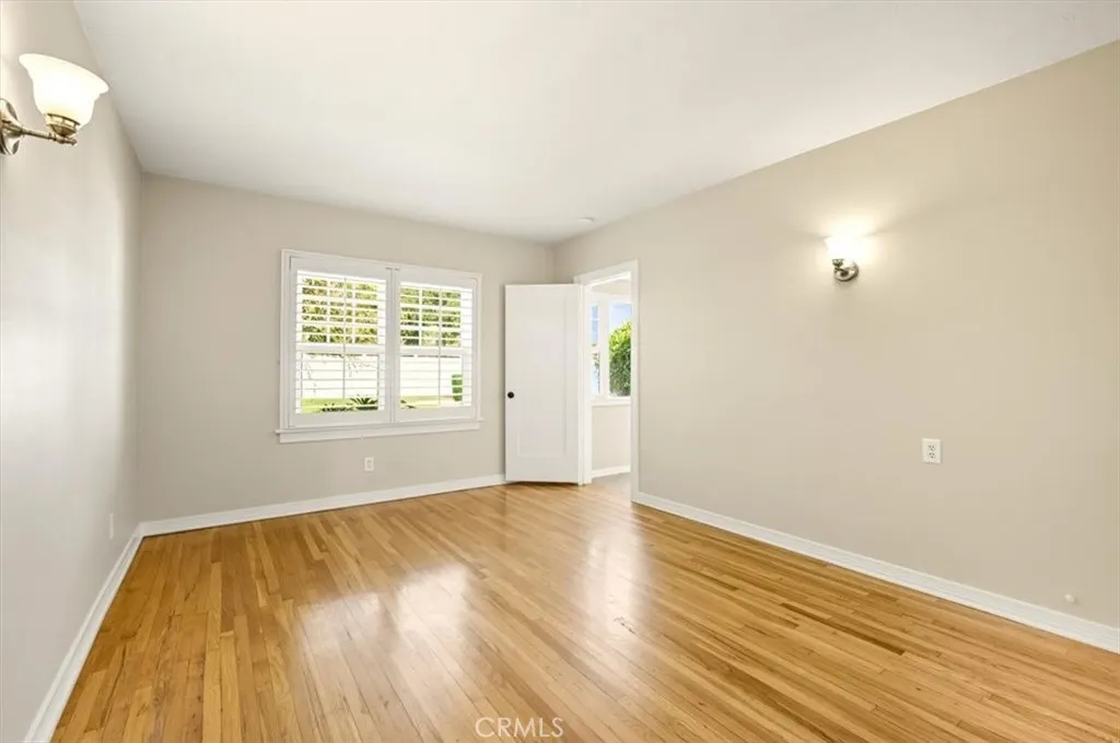 529 529 E J