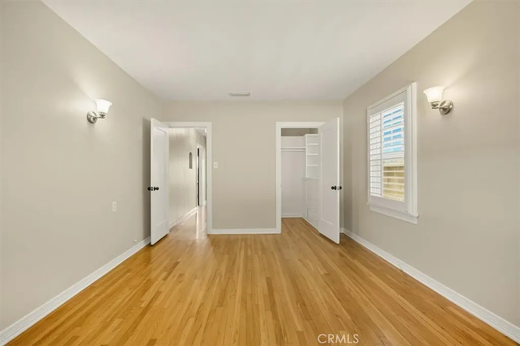 529 529 E J