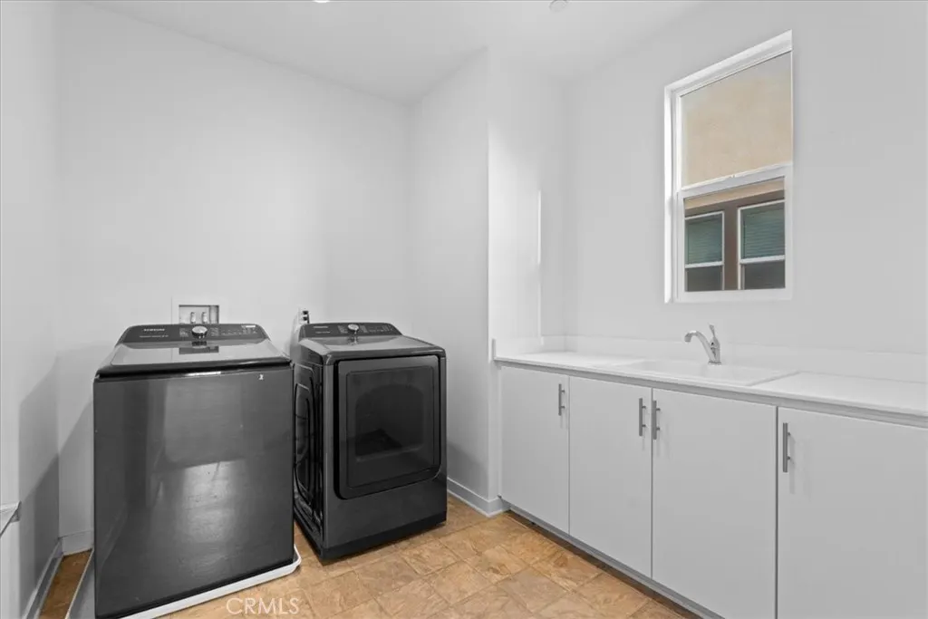 4877 S Avocado Trail