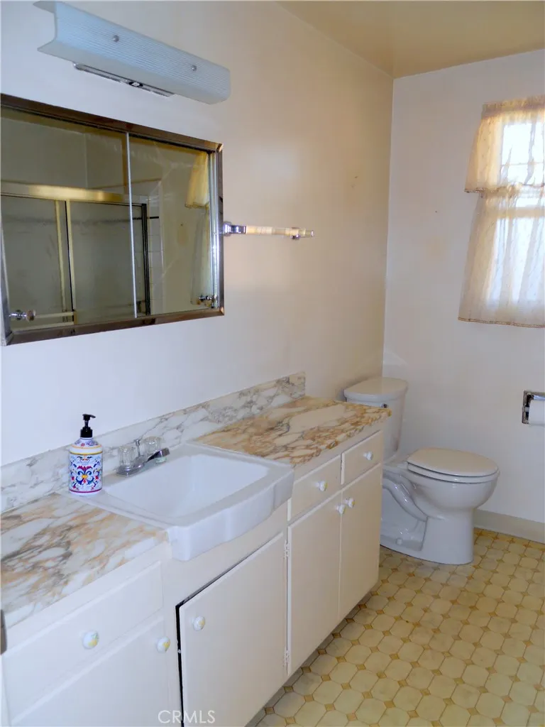 1177 N Reeder