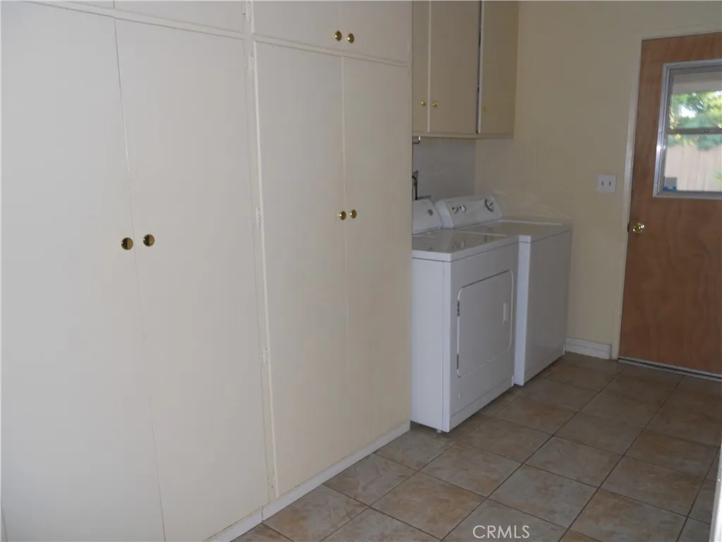 1177 N Reeder