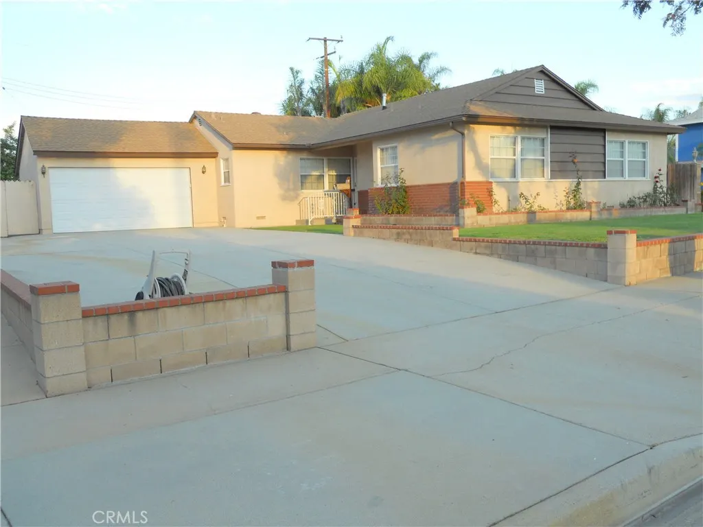 1177 N Reeder