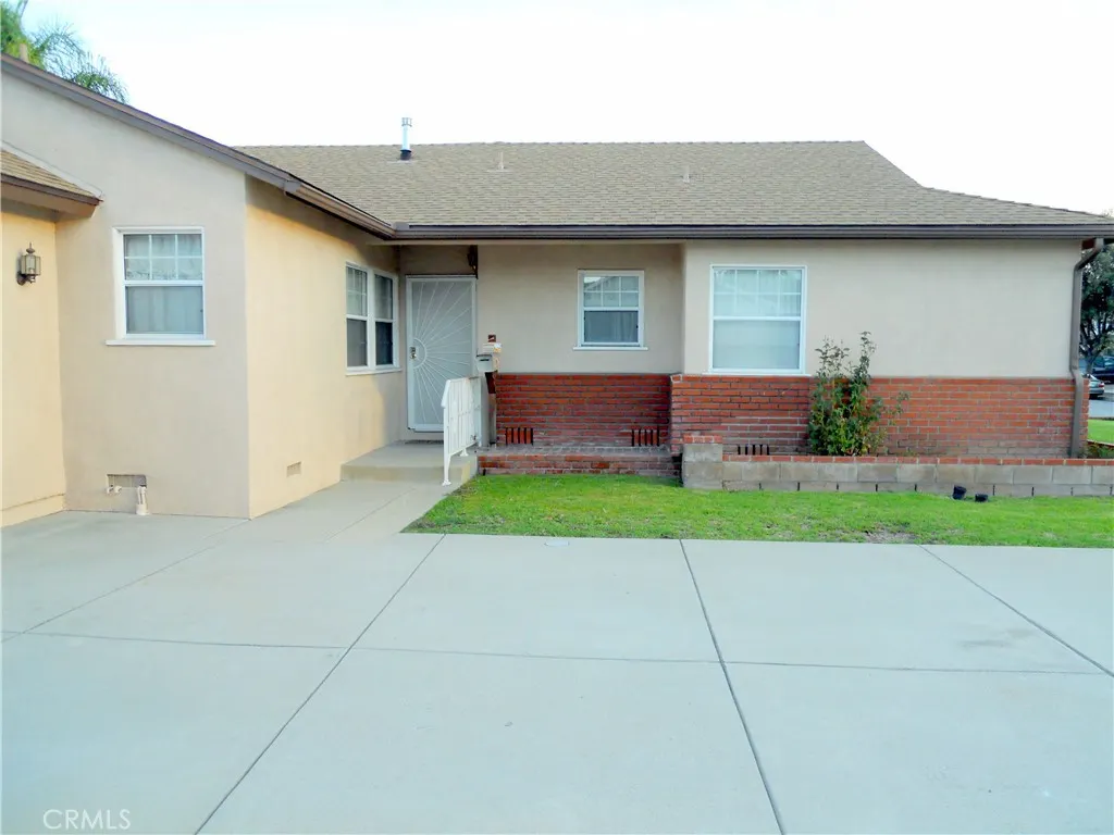 1177 N Reeder