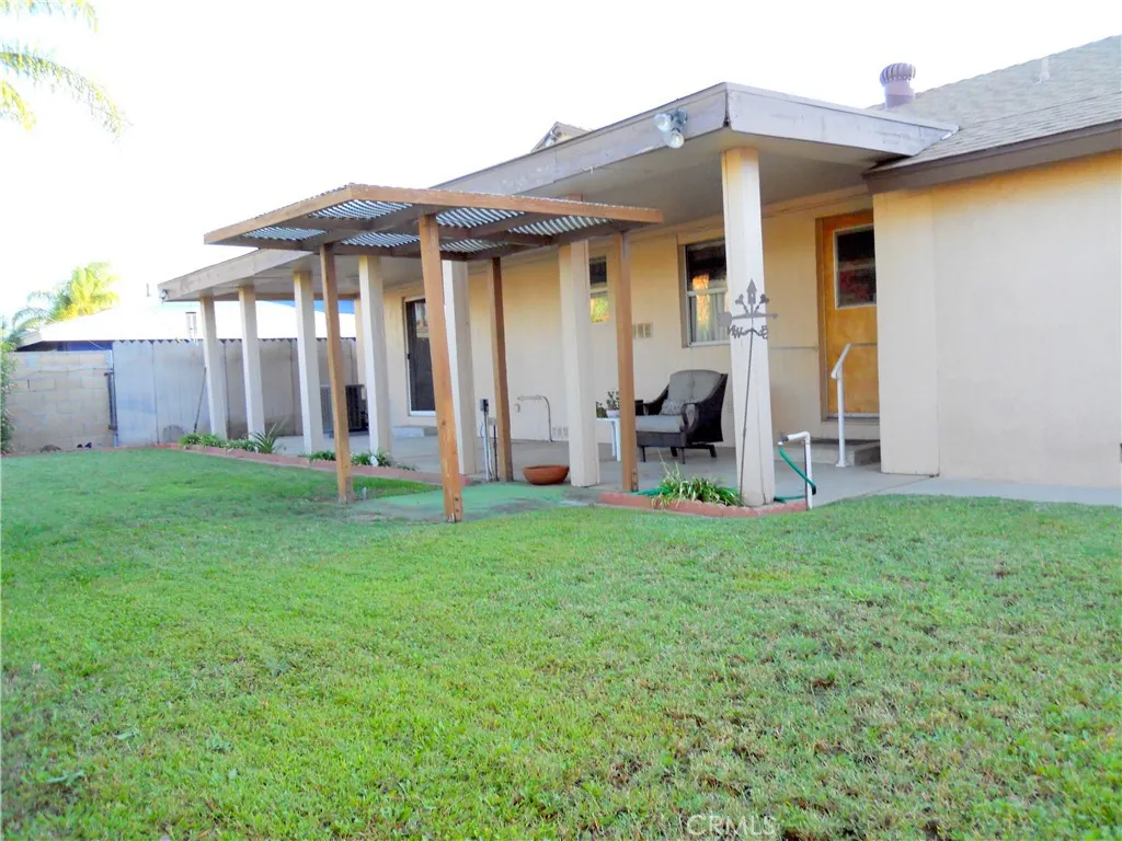 1177 N Reeder