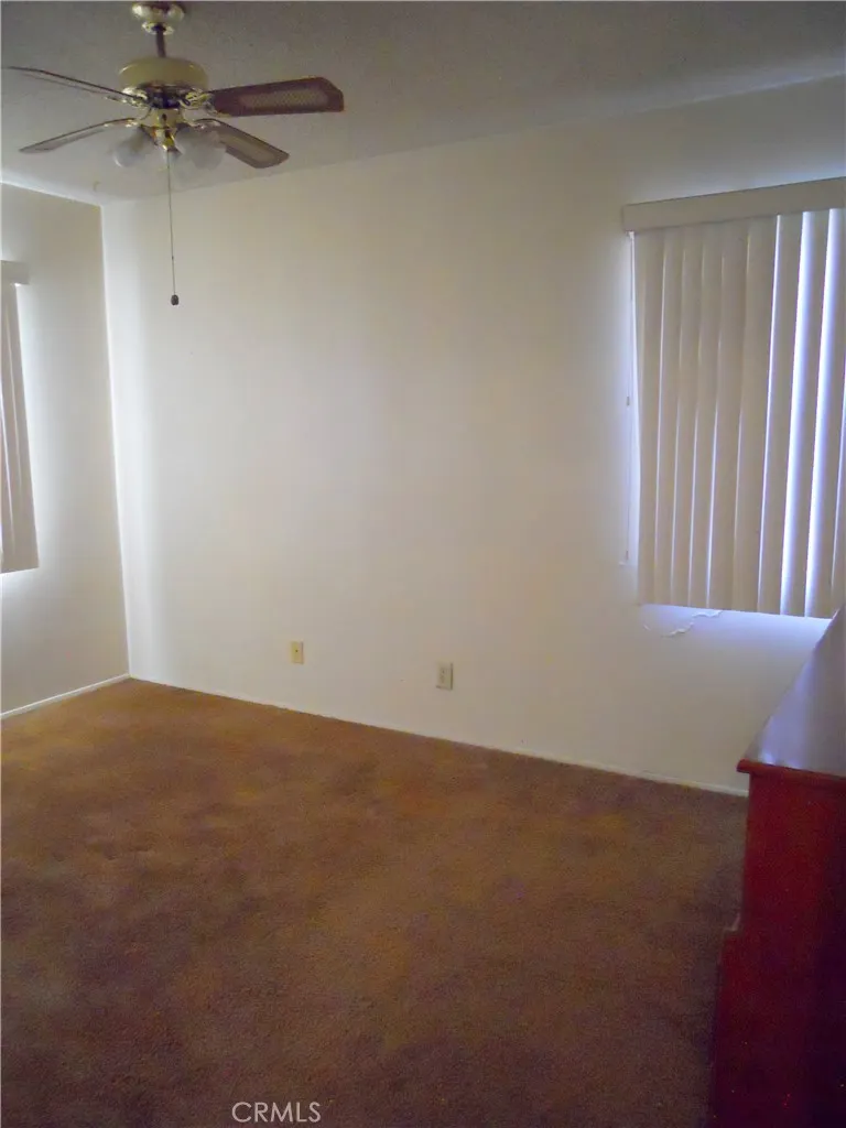 1177 N Reeder