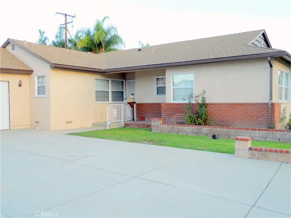 1177 N Reeder