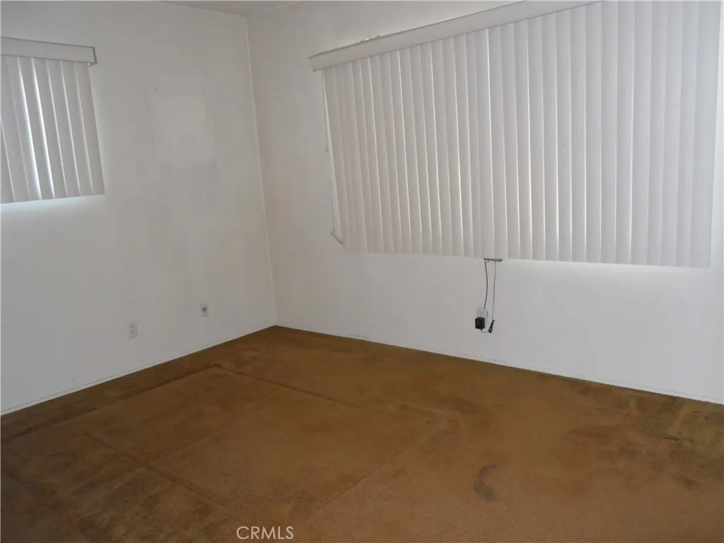 1177 N Reeder