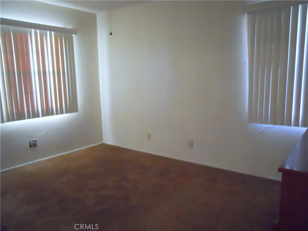 1177 N Reeder