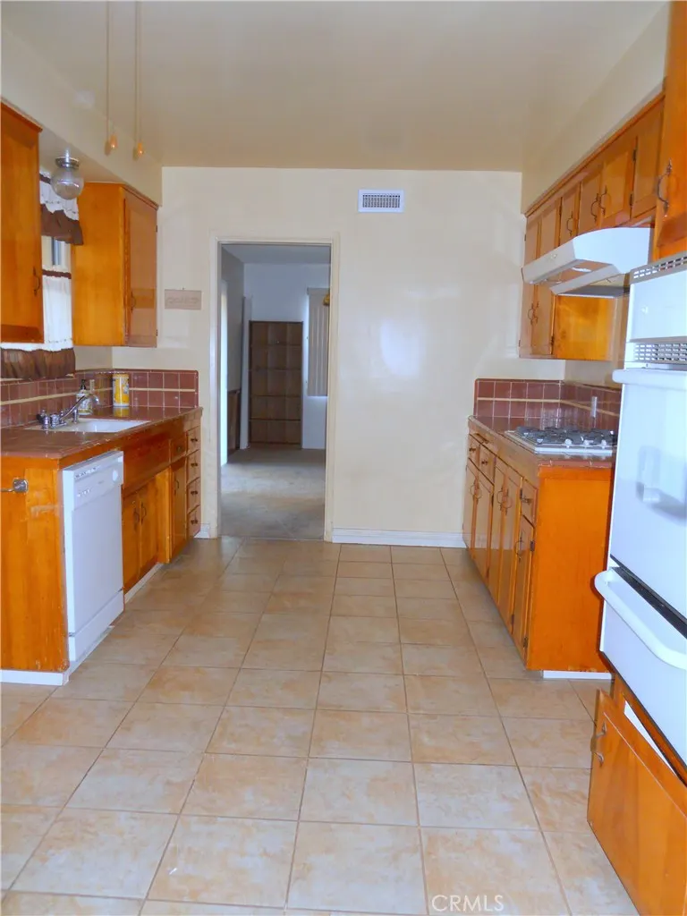 1177 N Reeder