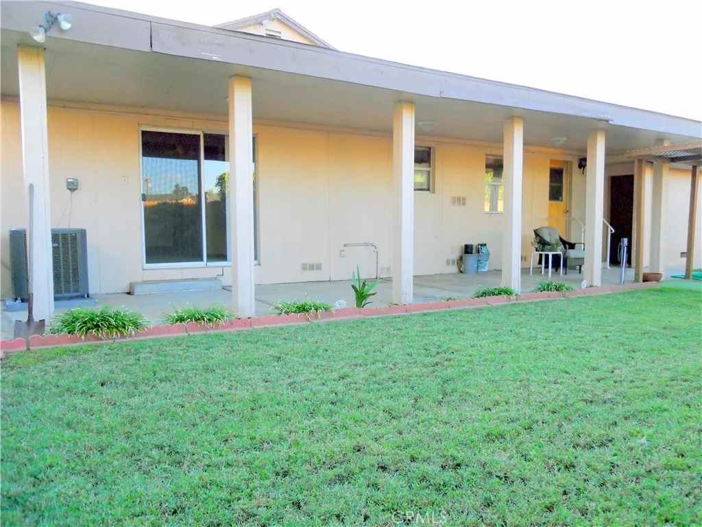 1177 N Reeder