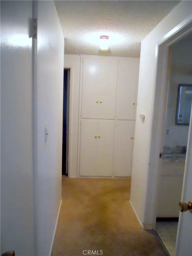 1177 N Reeder