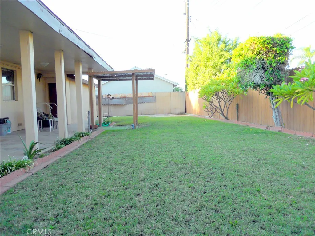 1177 N Reeder
