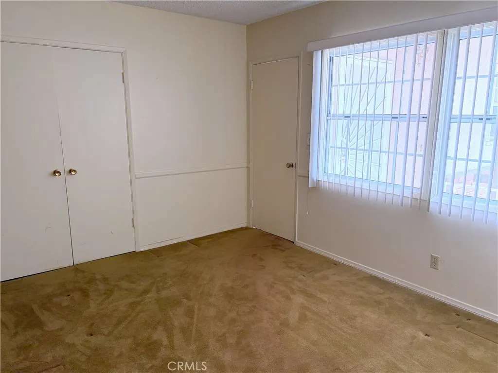 1177 N Reeder