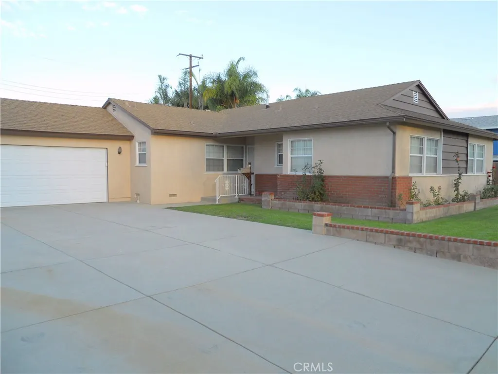1177 N Reeder
