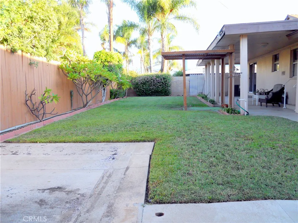 1177 N Reeder