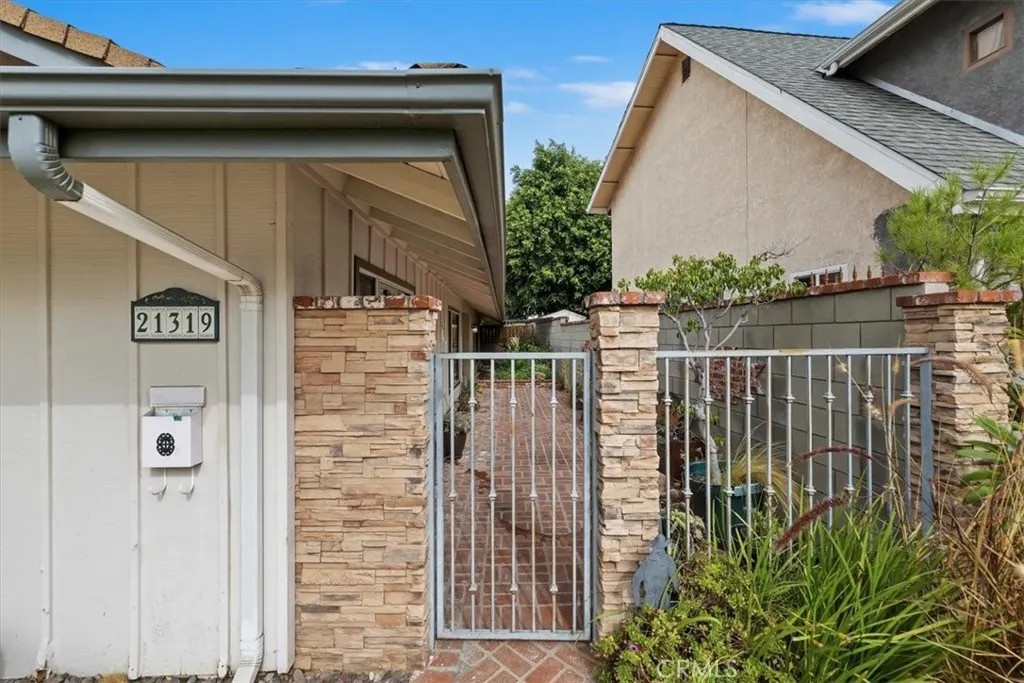 21319 E Benbow
