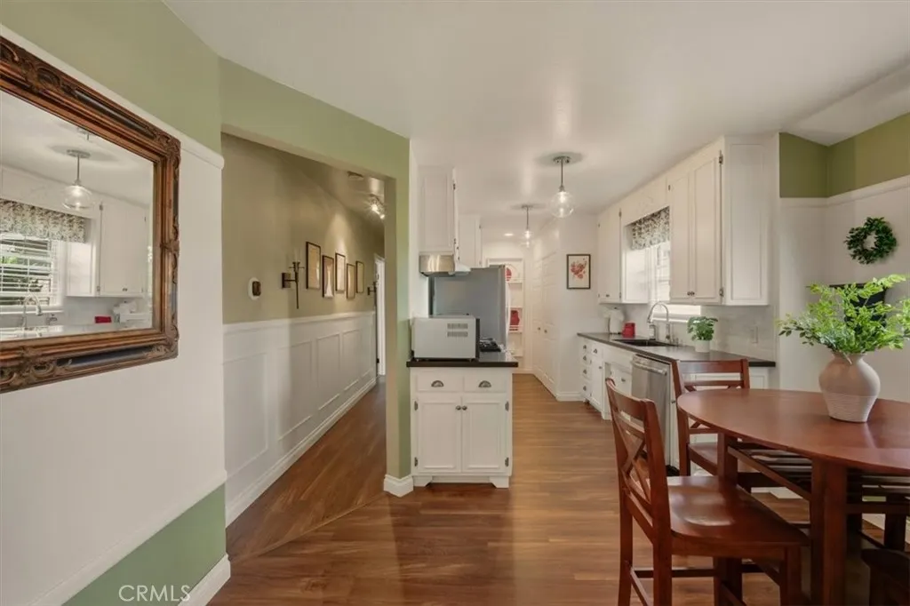 1327 E Thelborn