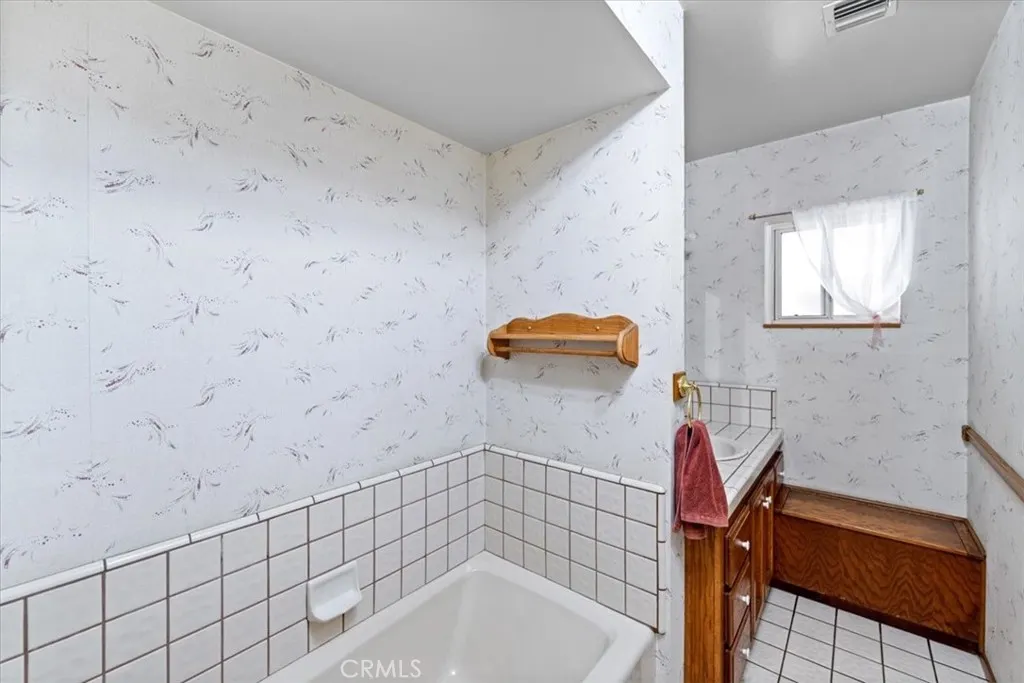 644 W Gaillard