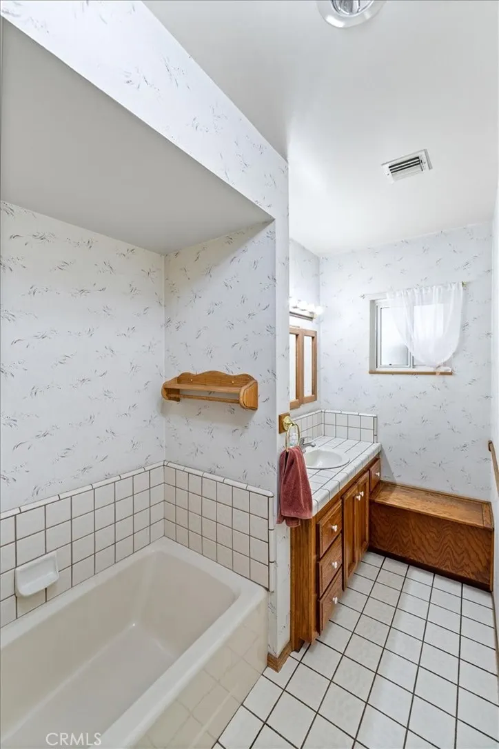 644 W Gaillard