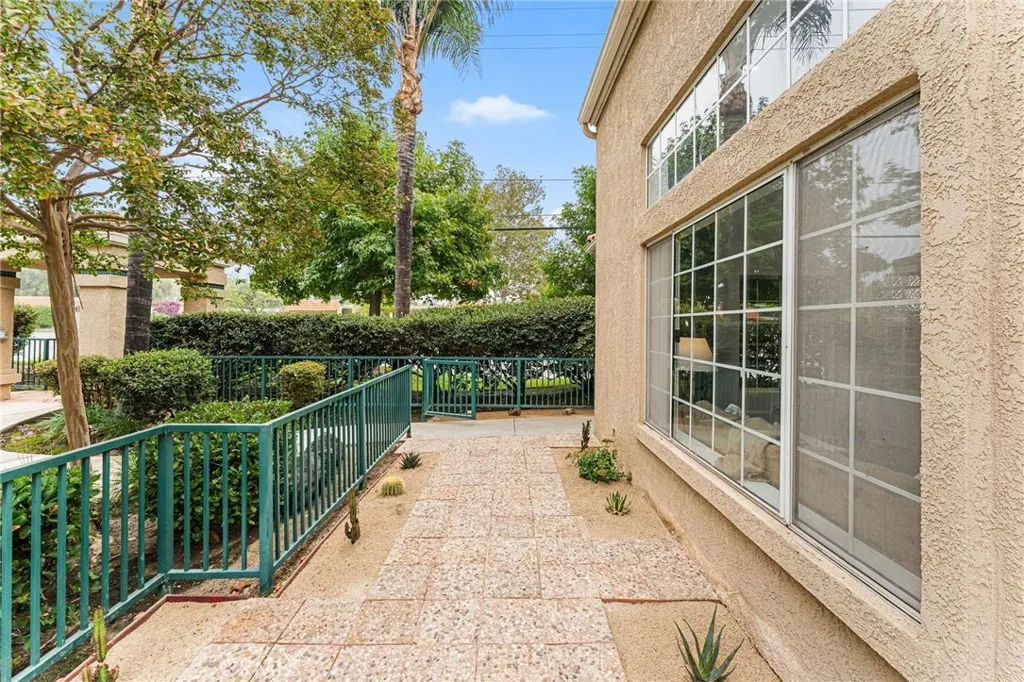 275 S San Dimas Canyon