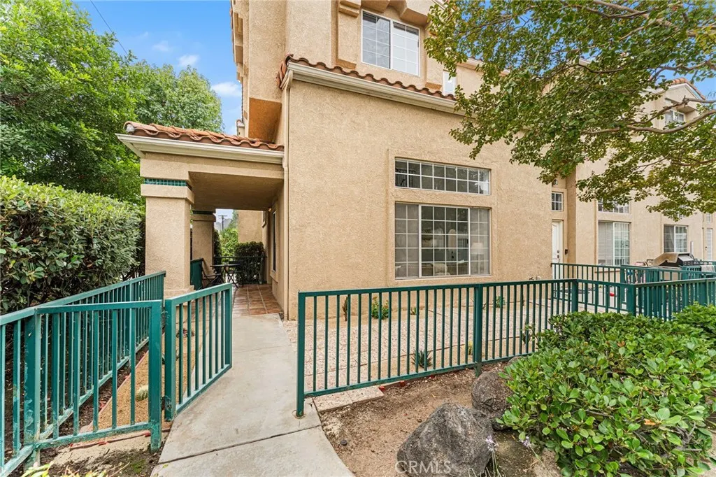 275 S San Dimas Canyon