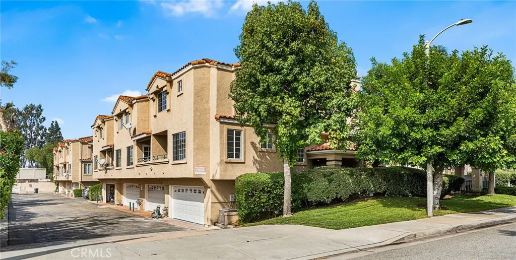 275 S San Dimas Canyon