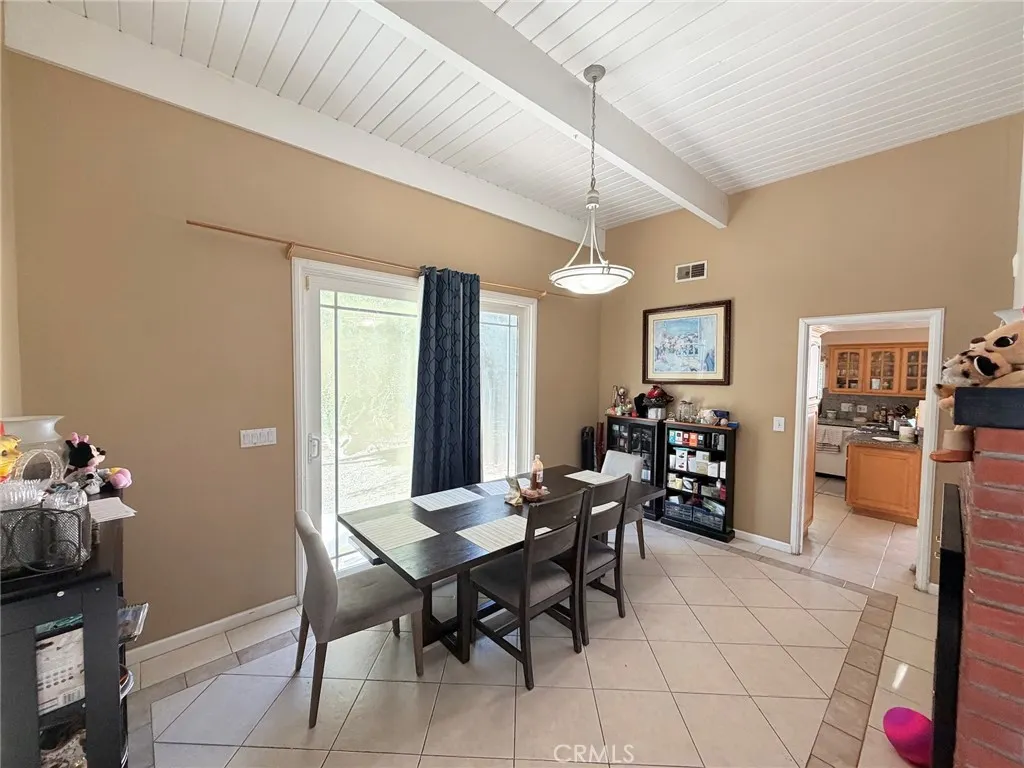 3258 E Whitebirch