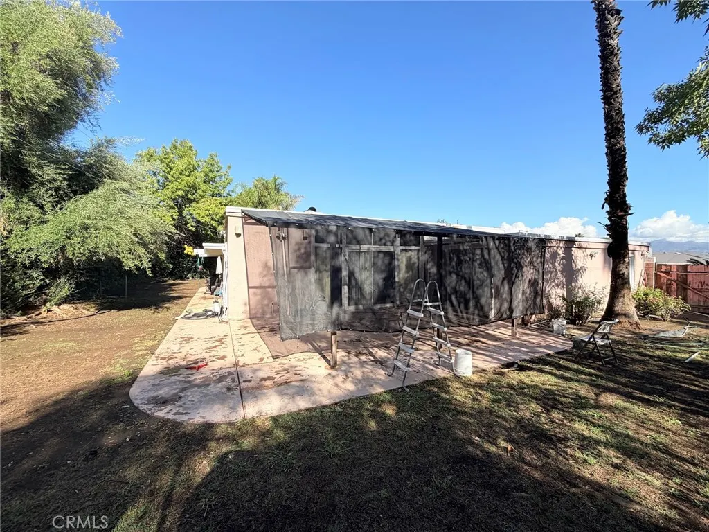 3258 E Whitebirch