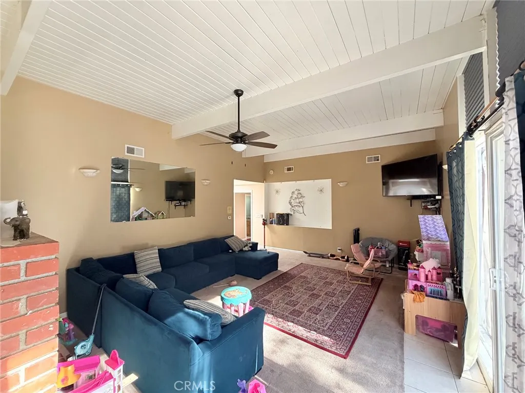 3258 E Whitebirch