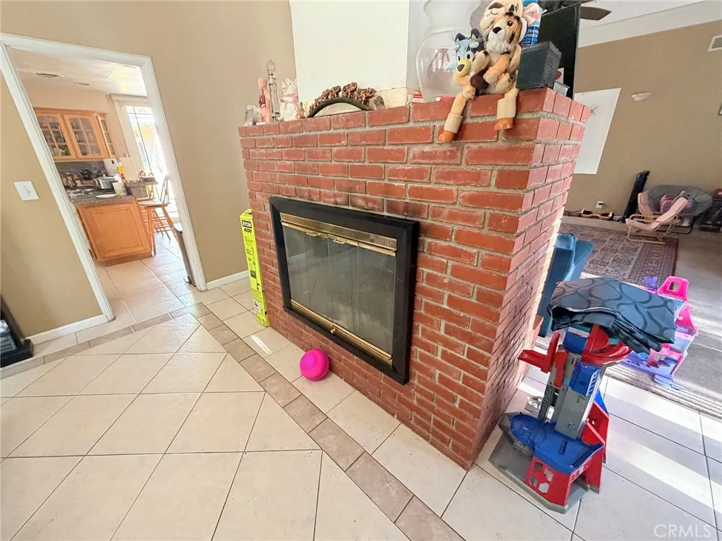 3258 E Whitebirch