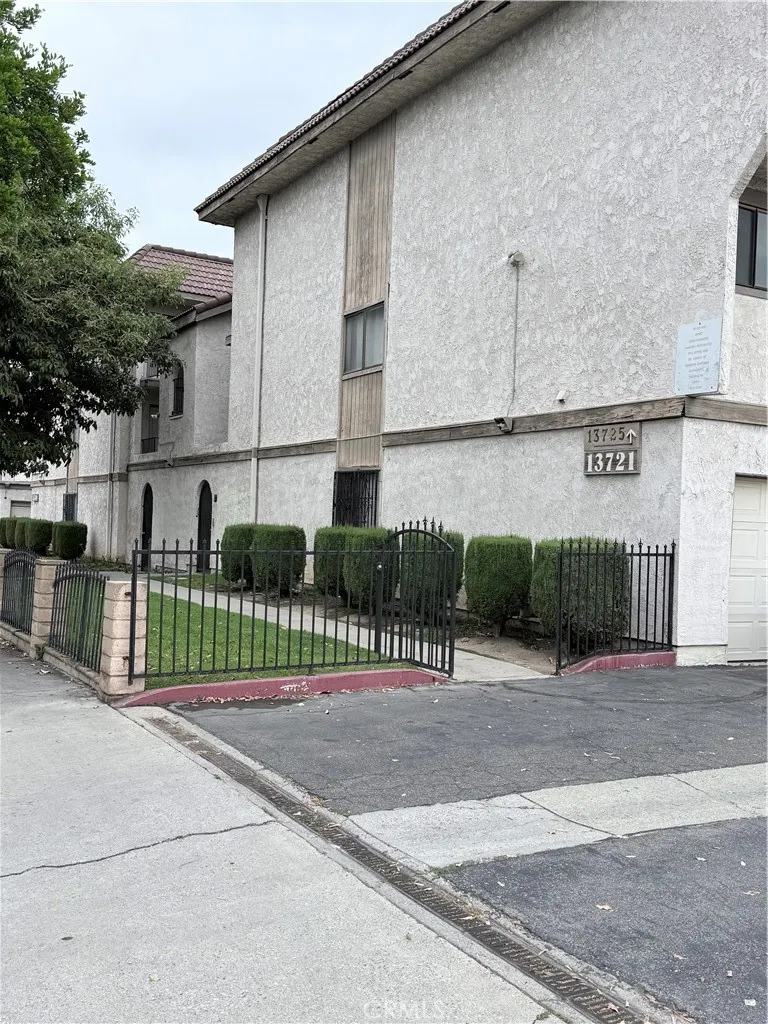 13721 Los Angeles