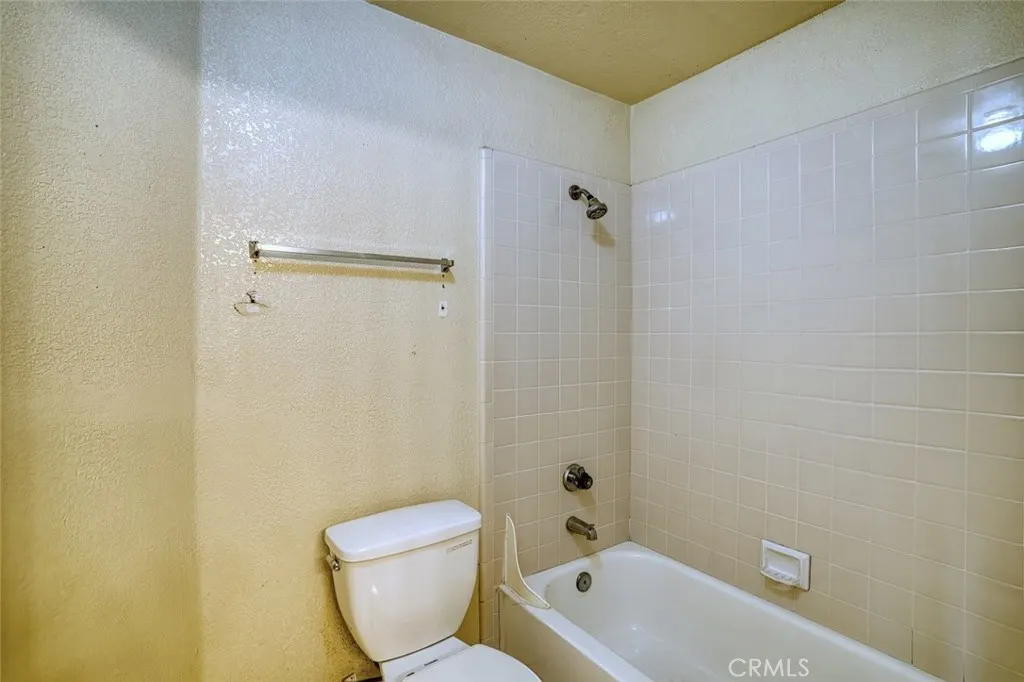 4900 N Grand Avenue #212