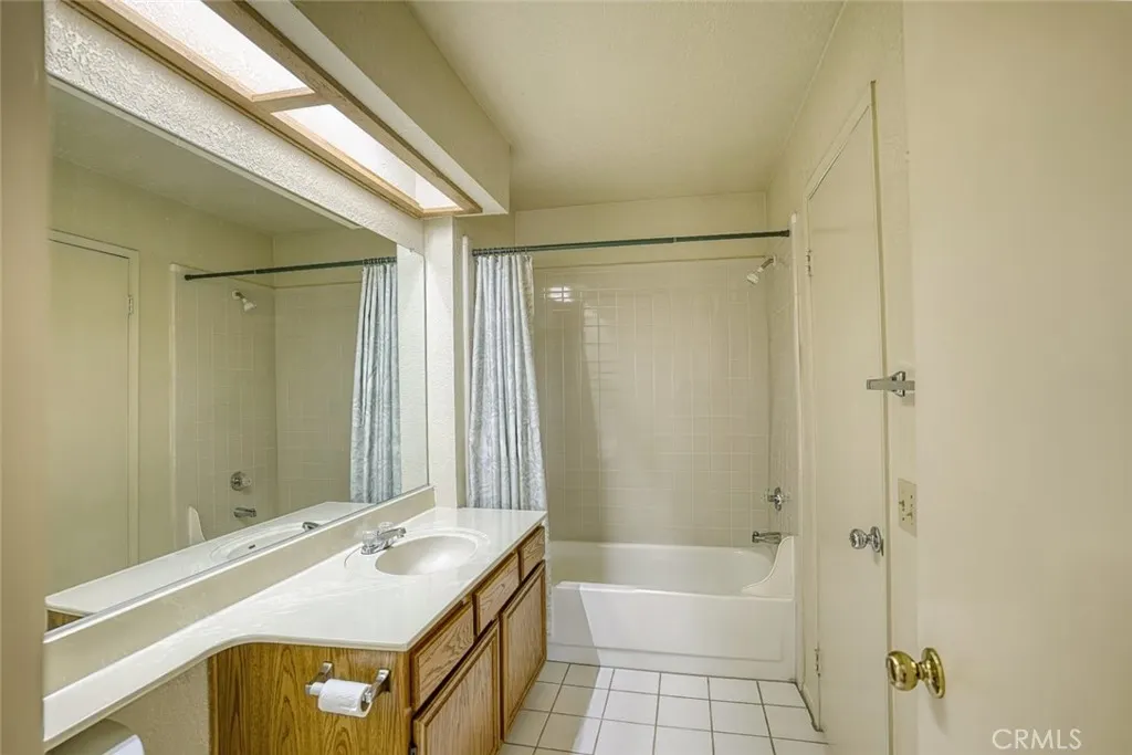 4900 N Grand Avenue #212