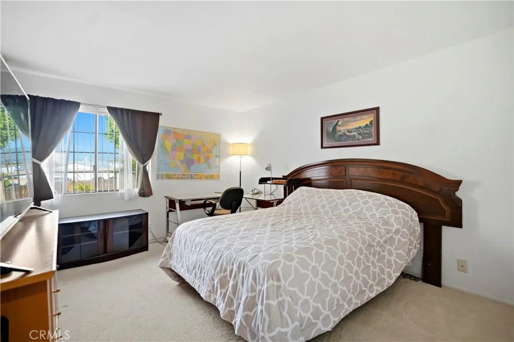 4900 N Grand Avenue #215