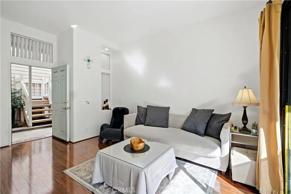 4900 N Grand Avenue #215
