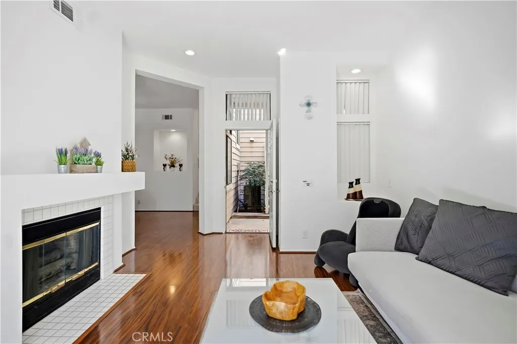 4900 N Grand Avenue #215