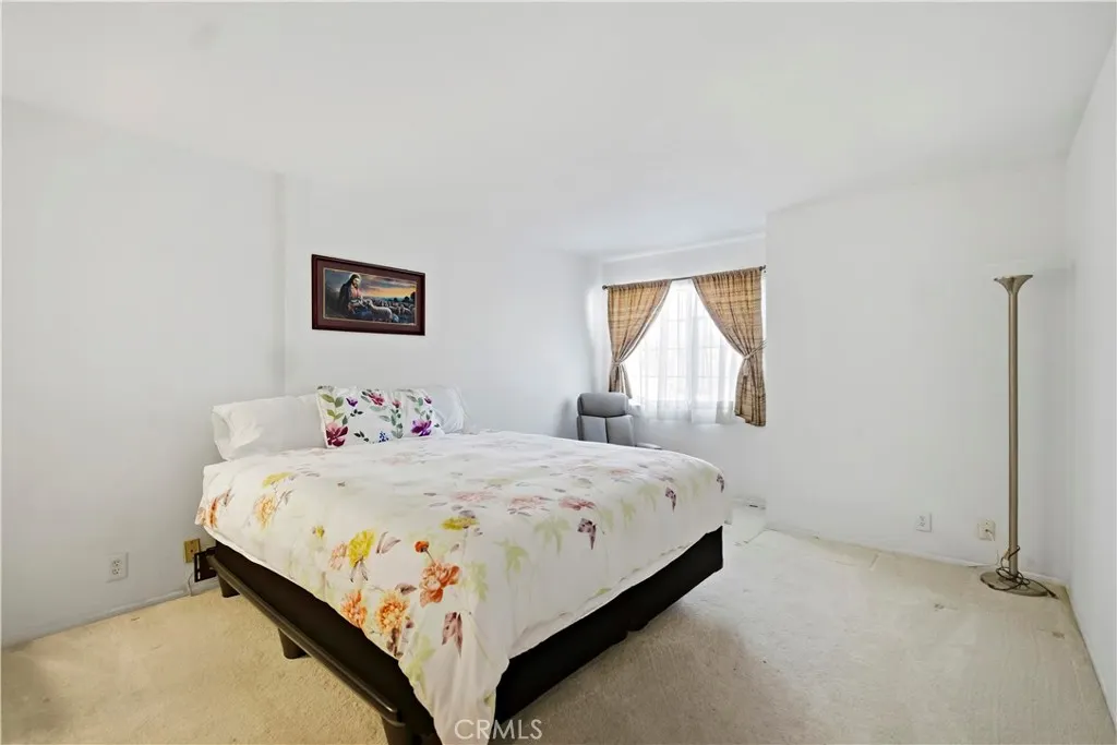 4900 N Grand Avenue #215