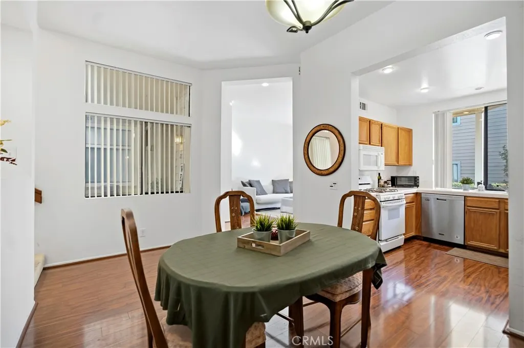 4900 N Grand Avenue #215