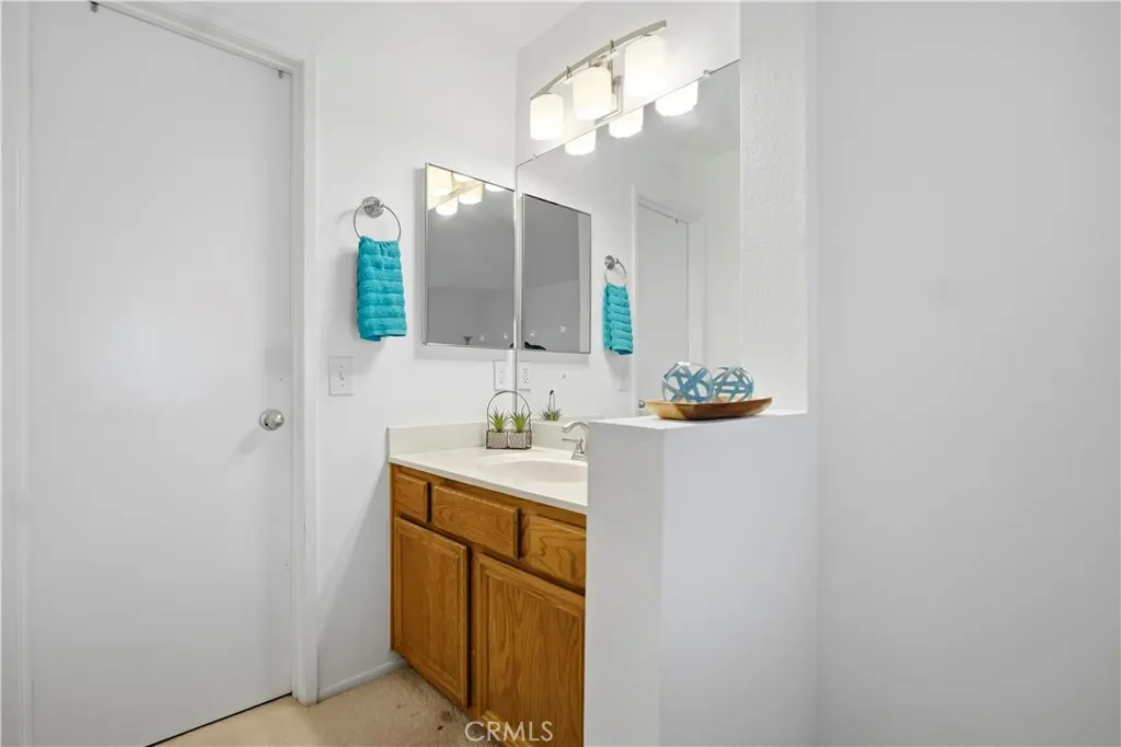 4900 N Grand Avenue #215