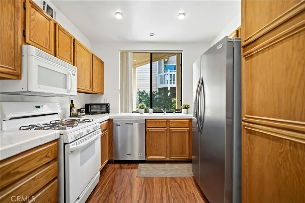 4900 N Grand Avenue #215