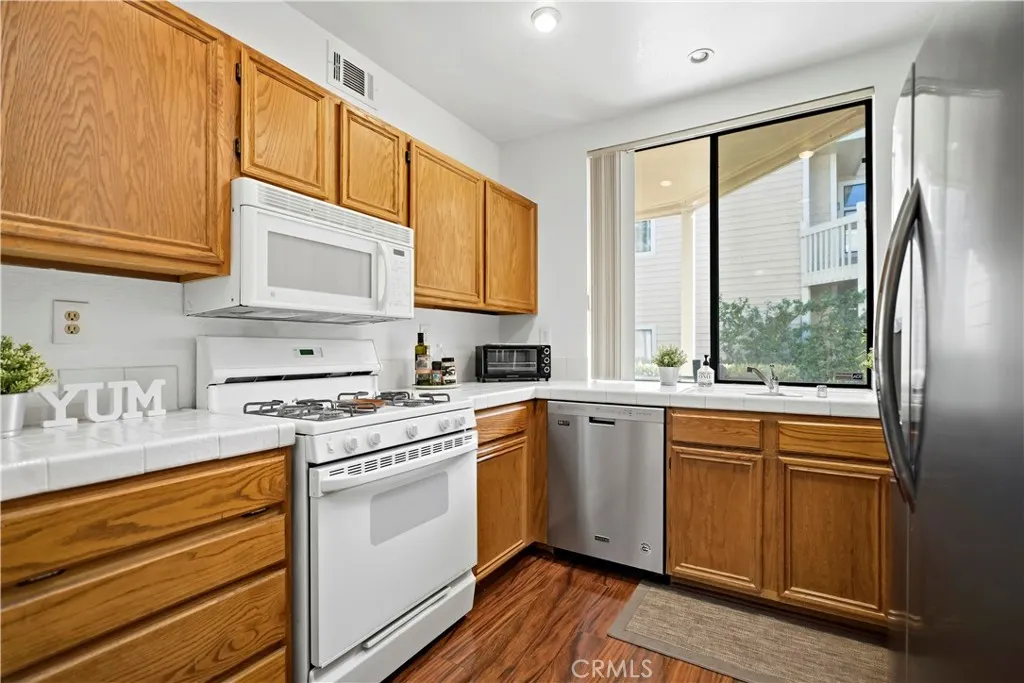 4900 N Grand Avenue #215