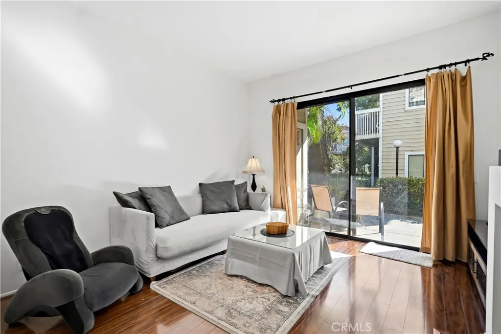 4900 N Grand Avenue #215
