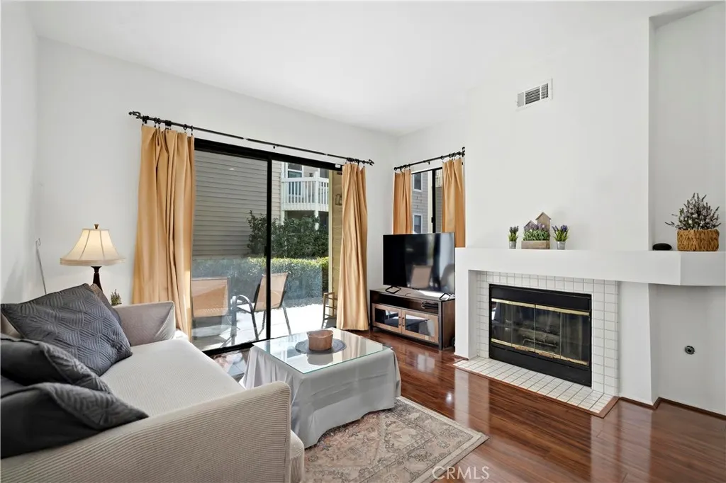 4900 N Grand Avenue #215