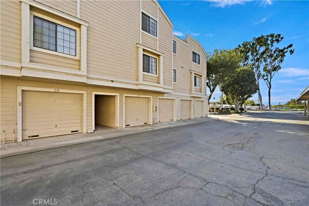 4900 N Grand Avenue #215