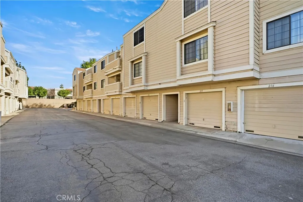 4900 N Grand Avenue #215