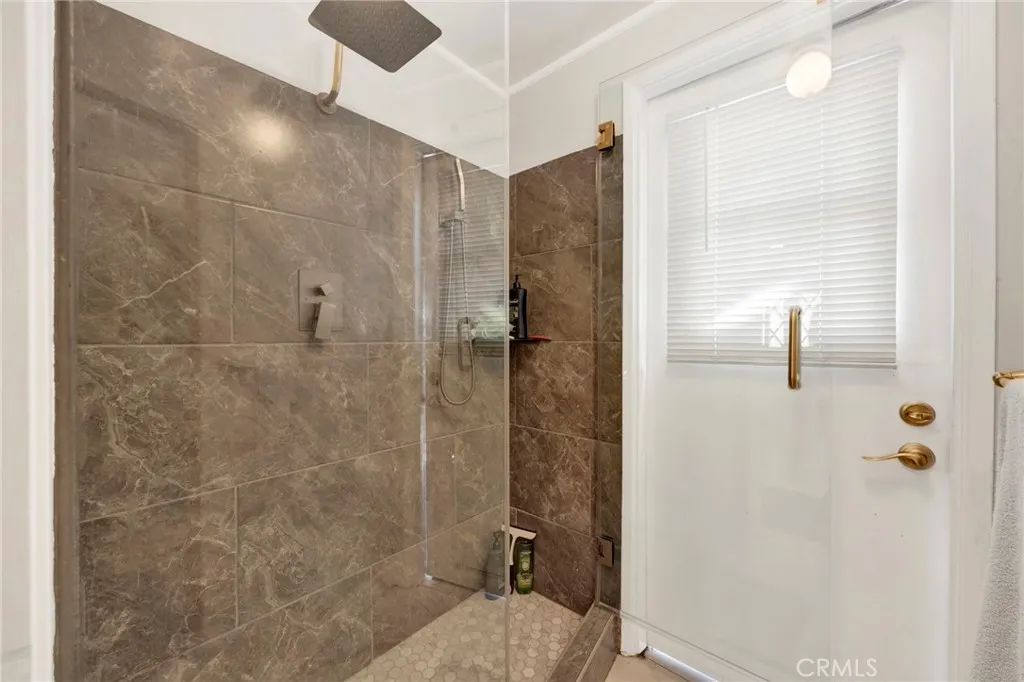 1706 E Retford