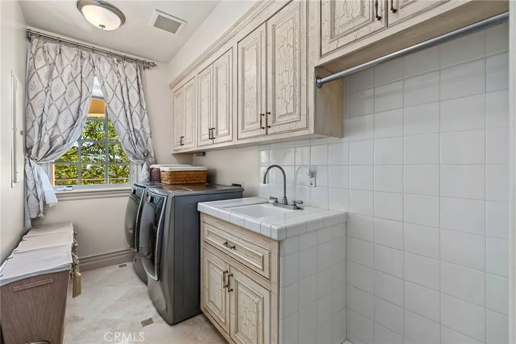 590 Gordon Highlands