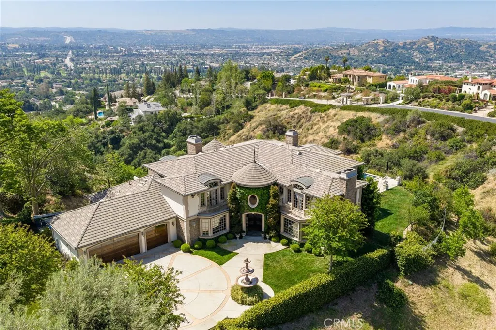 590 Gordon Highlands