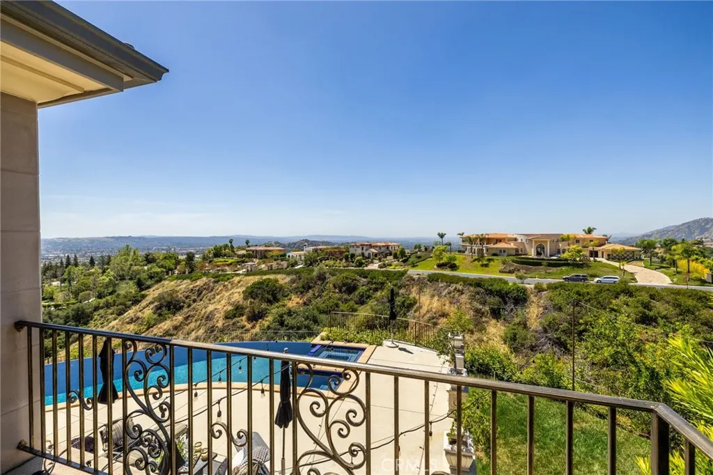 590 Gordon Highlands